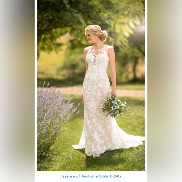 Essense of Australia Wedding Dress - Picture 1 of 17